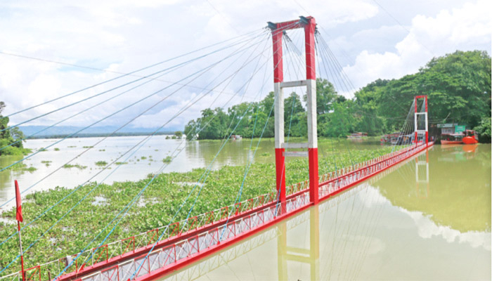 কাপ্তাইয়ে পানি বেড়ে  ডুবল ঝুলন্ত সেতু