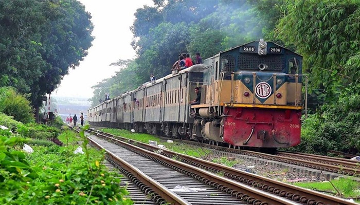 চট্টগ্রামে ট্রেনে কাটা পড়ে নারীর মৃত্যু