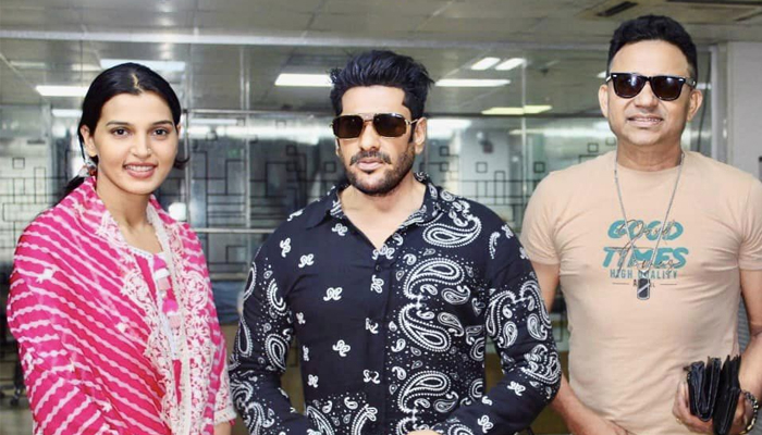 ডিএ তায়েবের নায়িকা বর্ষা, নায়িকা লাগবে না অনন্ত জলিলের