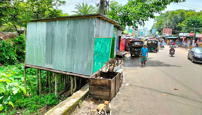 ক্ষমতার পালাবদলে খালে নতুন দখলদারের পা