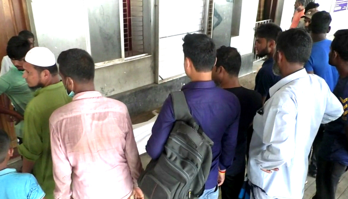 রেললাইনে মাথা অজ্ঞাত ব্যক্তির, কাটল ট্রেনে