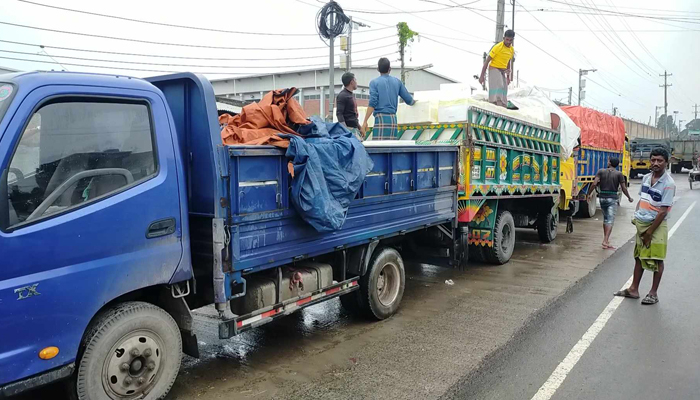 প্রথম দিন ভারতে গেল ৭৭ টন ইলিশ