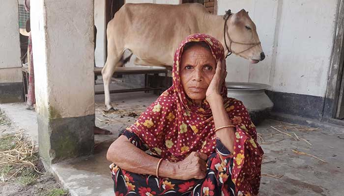 ‘পোড়া কপালে কত দুঃখ সইতে হবে আমাগোর’