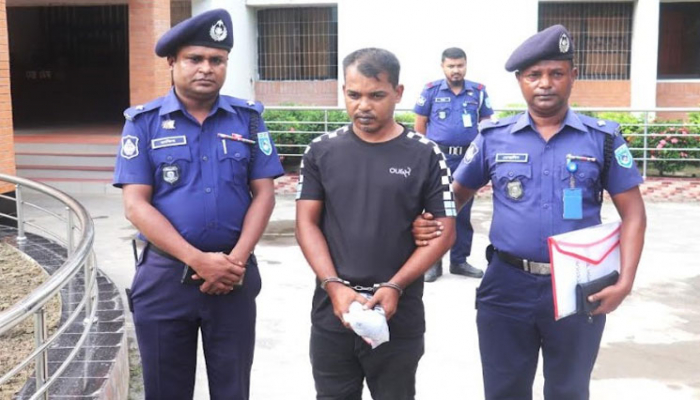 কালো যাদুর বই-মাথার খুলিসহ যুবক গ্রেপ্তার