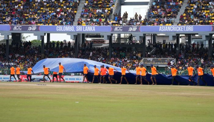ফাইনালে বৃষ্টি, খেলা শুরু হতে বিলম্ব