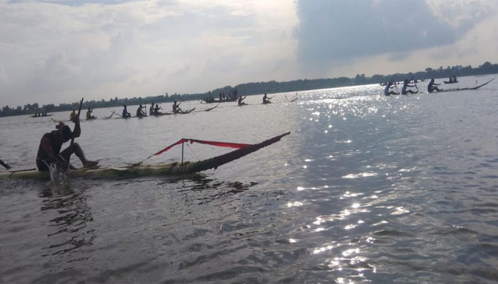 ফরিদপুরে ব্যতিক্রমী কলাগাছের ভেলাবাইচ