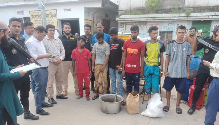 জেলি পুশ করা ৩০০ কেজি চিংড়ি জব্দ, ৬ জনের কারাদণ্ড