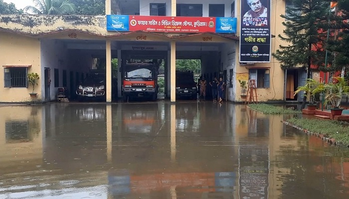 টানা বৃষ্টিতে কুড়িগ্রামে জনজীবন বিপর্যস্ত, বাড়ছে নদ-নদীর পানি