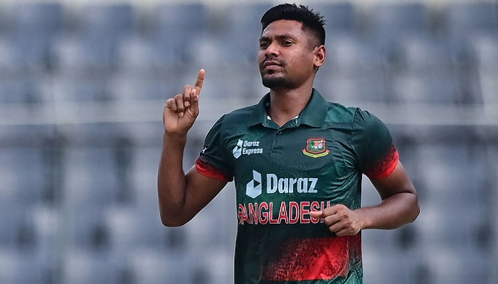 পায়ে ব্যথা পেয়ে মাঠ ছাড়লেন মুস্তাফিজ