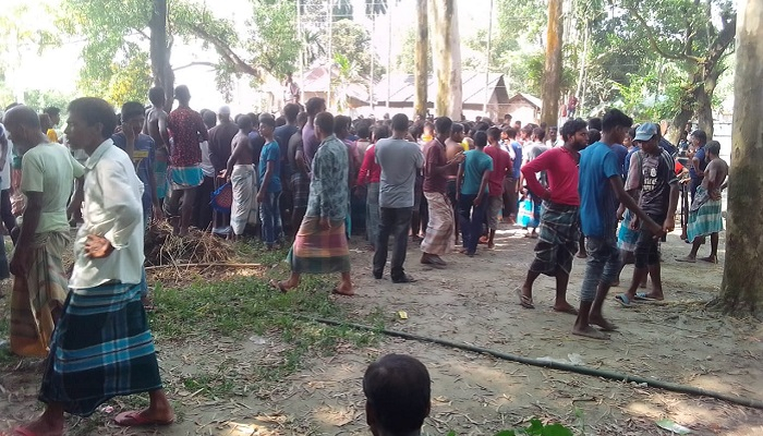 মহানন্দায় পাথর উত্তোলন নিয়ে শ্রমিক-বিজিবি মুখোমুখি