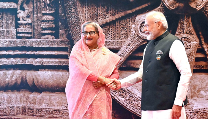 জি২০ সম্মেলনস্থলে শেখ হাসিনা, স্বাগত জানালেন নরেন্দ্র মোদি