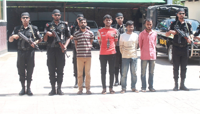আরসার ‘দুই শীর্ষ কমান্ডারসহ’ গ্রেপ্তার ৪