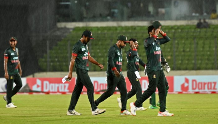 বৃষ্টিতে পরিত্যক্ত প্রথম ওয়ানডে