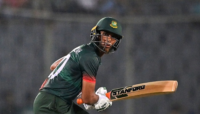 ফিফটি মিস রিয়াদেরও, ধুঁকছে বাংলাদেশ