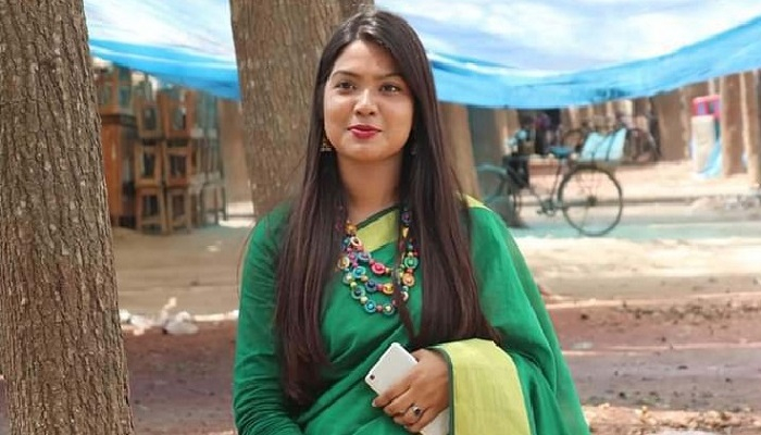 সিট ছাড়তে বলায় হলের গেটে তালা দিলেন ছাত্রলীগ নেত্রী