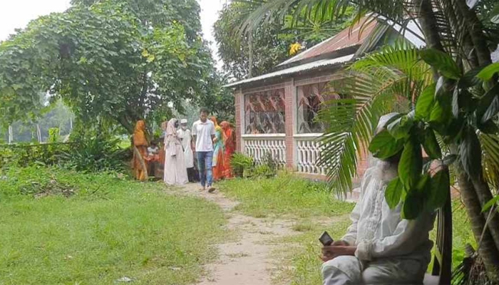 সাংবাদিকের মায়ের গলাকাটা মরদেহ উদ্ধার