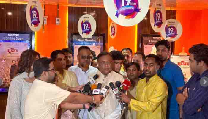 শিশুদের নিয়ে ‘মুজিব’ দেখলেন তথ্যমন্ত্রী শিশুদের নিয়ে ‘মুজিব’ দেখলেন তথ্যমন্ত্রী