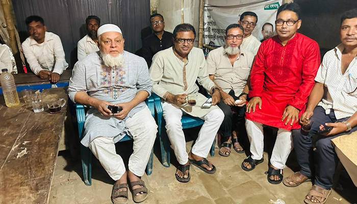 আলফাডাঙ্গা, বোয়ালমারী ও মধুখালীতে লিয়াকত সিকদারের গণসংযোগ আলফাডাঙ্গা, বোয়ালমারী ও মধুখালীতে লিয়াকত সিকদারের গণসংযোগ