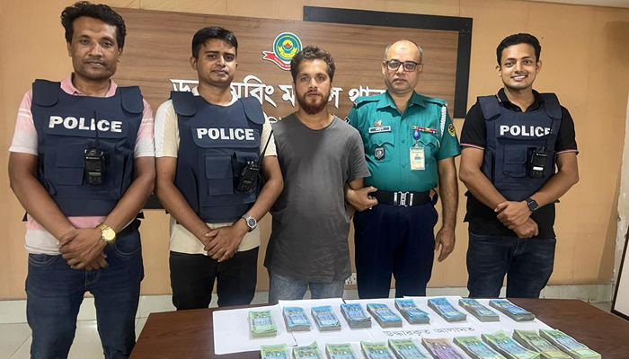 নাটক সাজিয়ে মালিকের টাকা আত্মসাৎ, কর্মচারী গ্রেপ্তার নাটক সাজিয়ে মালিকের টাকা আত্মসাৎ, কর্মচারী গ্রেপ্তার