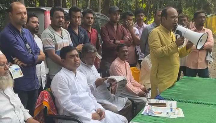সাবেক এমপির বিরুদ্ধে ক্ষোভ ঝাড়লেন আওয়ামী লীগ নেতা সাবেক এমপির বিরুদ্ধে ক্ষোভ ঝাড়লেন আওয়ামী লীগ নেতা