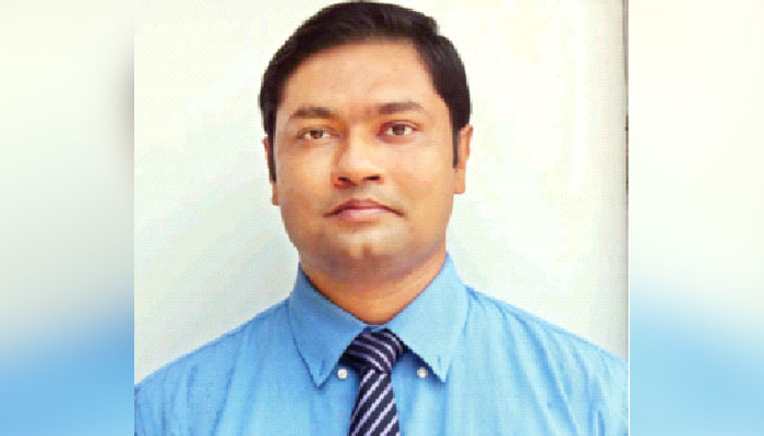 বিশেষজ্ঞ নন, তবুও দিনে অস্ত্রোপচার গড়ে ৬টি বিশেষজ্ঞ নন, তবুও দিনে অস্ত্রোপচার গড়ে ৬টি