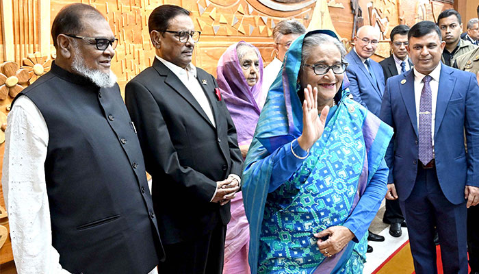 ব্রাসেলসের পথে প্রধানমন্ত্রী ব্রাসেলসের পথে প্রধানমন্ত্রী