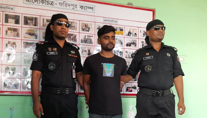 ফরিদপুরে আড়াই কোটি টাকার হেরোইনসহ যুবক আটক ফরিদপুরে আড়াই কোটি টাকার হেরোইনসহ যুবক আটক