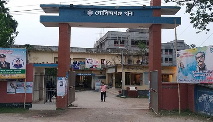 পুলিশের কাছ থেকে ২ নেতাকে ছিনিয়ে নিল বিএনপি কর্মীরা পুলিশের কাছ থেকে ২ নেতাকে ছিনিয়ে নিল বিএনপি কর্মীরা