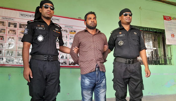 ফরিদপুরে যৌতুকের জন্য স্ত্রীকে হত্যা: স্বামী গ্রেপ্তার ফরিদপুরে যৌতুকের জন্য স্ত্রীকে হত্যা: স্বামী গ্রেপ্তার