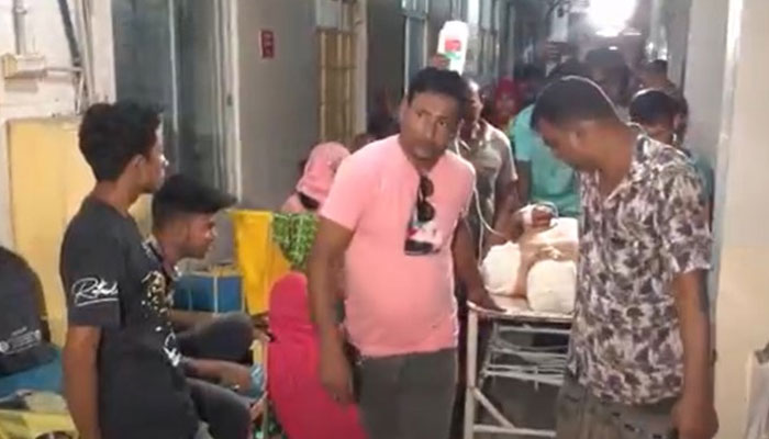 রাজশাহীতে ফাঁকা গুলি করে ব্যবসায়ীকে কুপিয়ে আহত রাজশাহীতে ফাঁকা গুলি করে ব্যবসায়ীকে কুপিয়ে আহত
