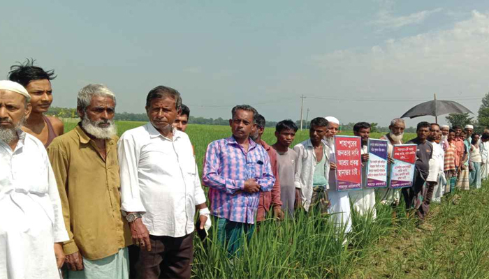 ফসলি জমিতে আশ্রয়কেন্দ্র নির্মাণের উদ্যোগের প্রতিবাদ