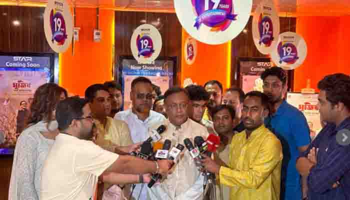 শিশুদের নিয়ে ‘মুজিব’  দেখলেন তথ্যমন্ত্রী