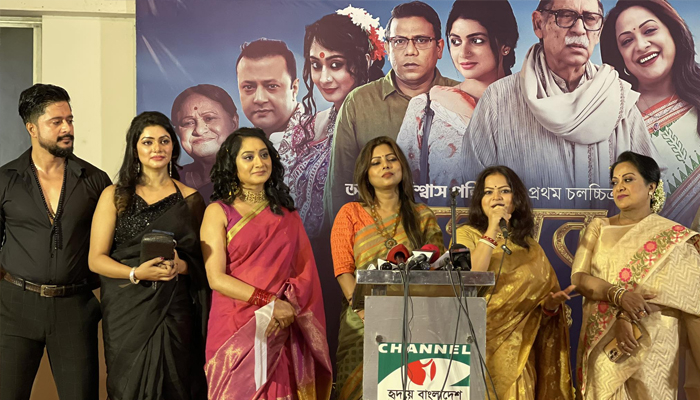 প্রেক্ষাগৃহে আসছে  ‘অসম্ভব’, আবেগতাড়িত অরুণা বিশ্বাস