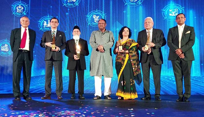 এক প্রতিষ্ঠান ও তিন ব্যক্তি পেলেন ডিএইচএল-ডেইলি স্টার বিজনেস অ্যাওয়ার্ডস