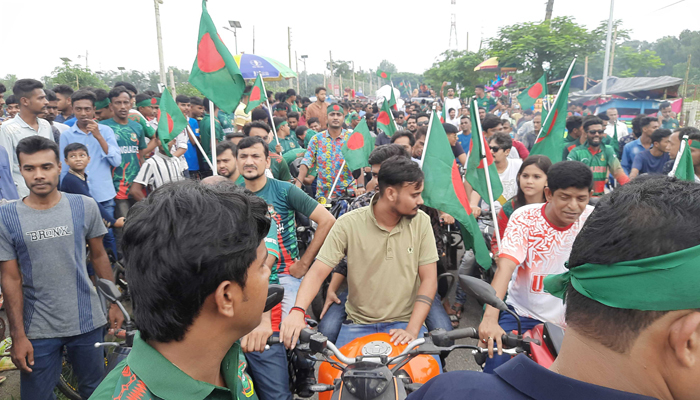 ক্রিকেট দলকে শুভেচ্ছা জানাতে বাগেরহাটে জমজমাট আয়োজন