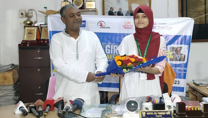 এক ঘণ্টার অধ্যক্ষ স্কুলছাত্রী মারিয়াম
