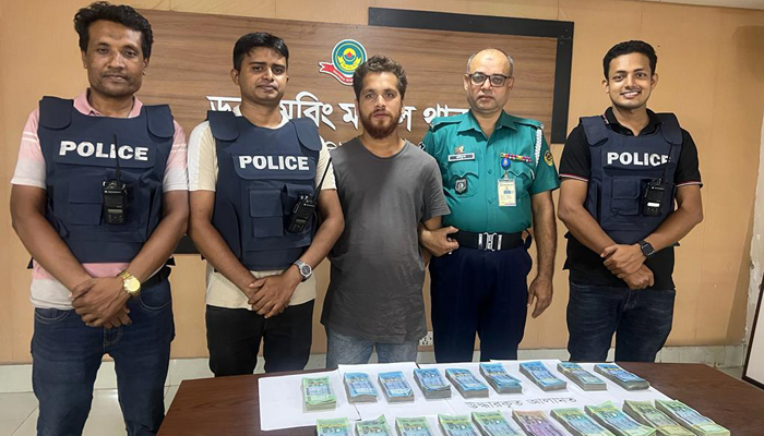 নাটক সাজিয়ে মালিকের টাকা আত্মসাৎ, কর্মচারী গ্রেপ্তার