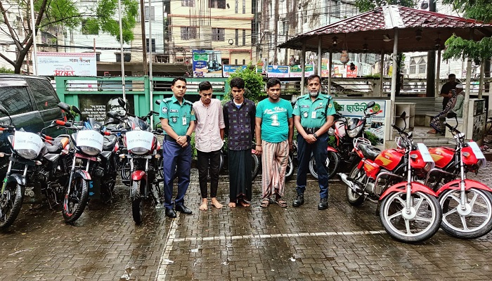 আদালতে হাজিরা দিতে এসেও চুরি!