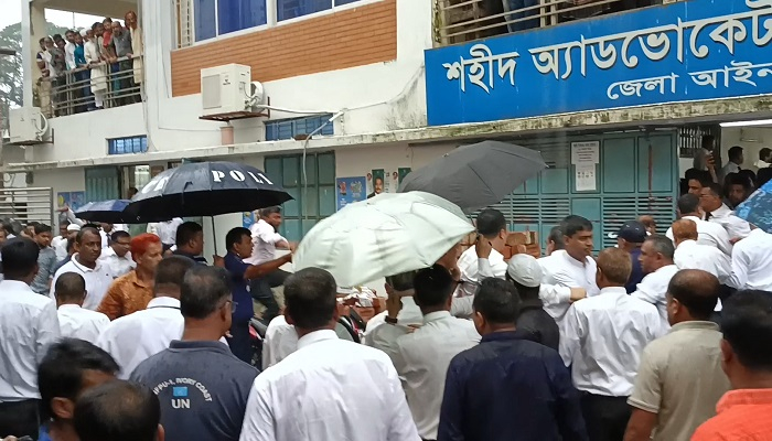 ময়মনসিংহে আ’লীগ-বিএনপিপন্থি আইনজীবীদের হাতাহাতি