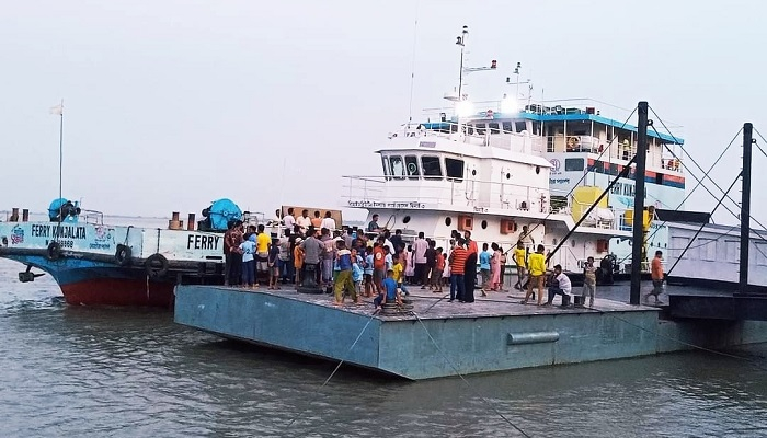 আবারও ফেরি চলাচল বন্ধ রৌমারী-চিলমারী নৌরুটে
