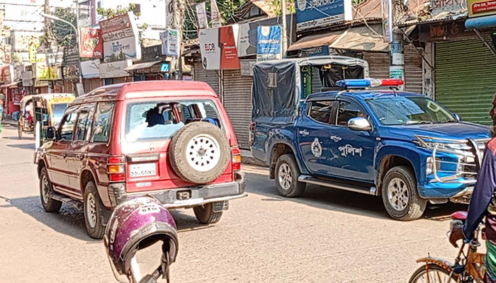 কিশোরগঞ্জে ইউএনও’র গাড়ি ভাঙচুর, গুলিবর্ষণ