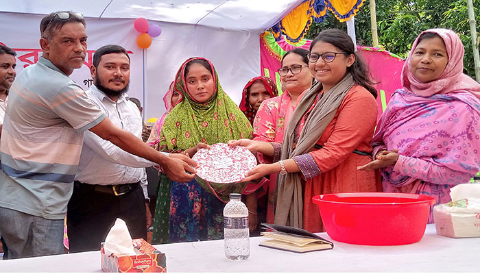 বউ-শাশুড়ির সেতুবন্ধনে মেলা