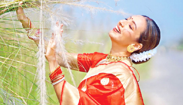 বিয়ের পর প্রথম পূজায়
