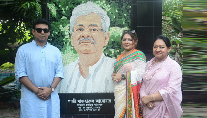মুন্সীগঞ্জে স্থাপন হল মাজহারুল আনোয়ারের ম্যুরাল