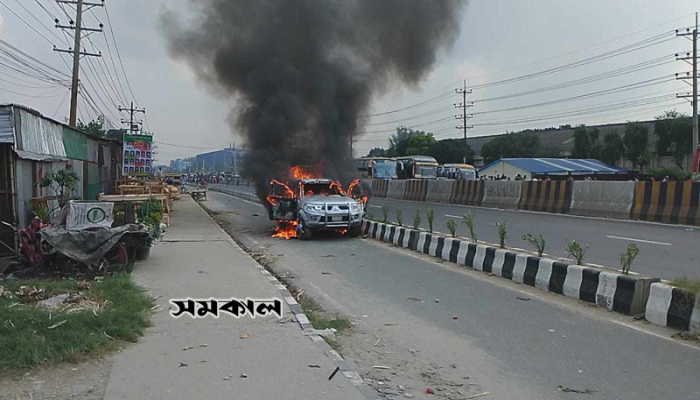 ঢাকা-টাঙ্গাইল মহাসড়কে শ্রমিক-পুলিশ সংঘর্ষ, গাড়িতে আগুন