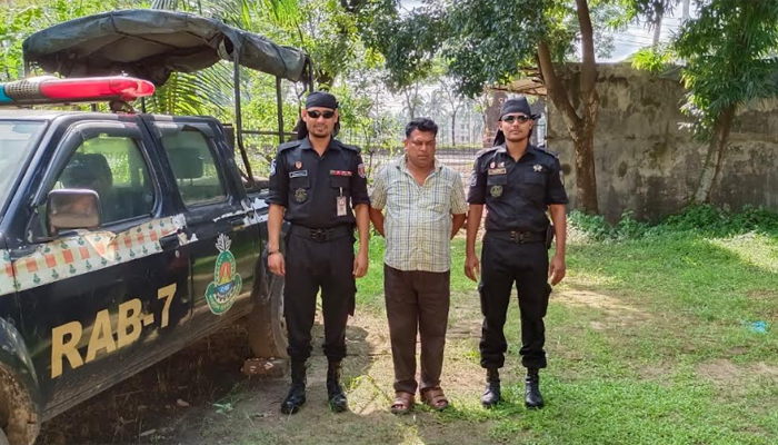 স্ত্রীকে হত্যার পর নয় বছর আত্মগোপন, অবশেষে ধরা