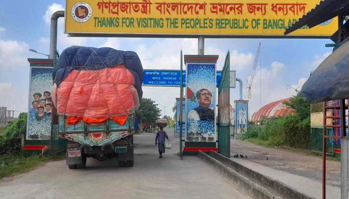 ৪ দিন পর বেনাপোলে আমদানি-রপ্তানি শুরু