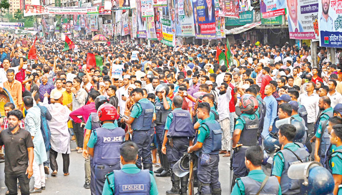 ‘রাজপথে ফয়সালা’ ঘিরে উৎকণ্ঠা