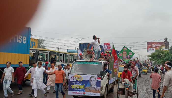 ঢাকা-চট্টগ্রাম মহাসড়কে ৩০ কি.মি যানজট