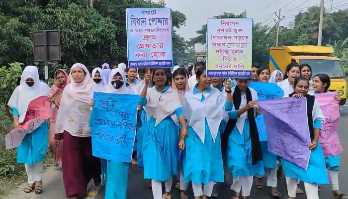 প্রধান আসামির গ্রেপ্তার দাবিতে মহাসড়ক অবরোধ শিক্ষার্থীদের